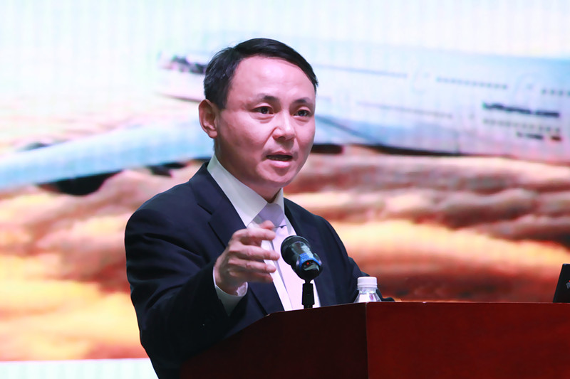 王董做年会报告1_副本.jpg