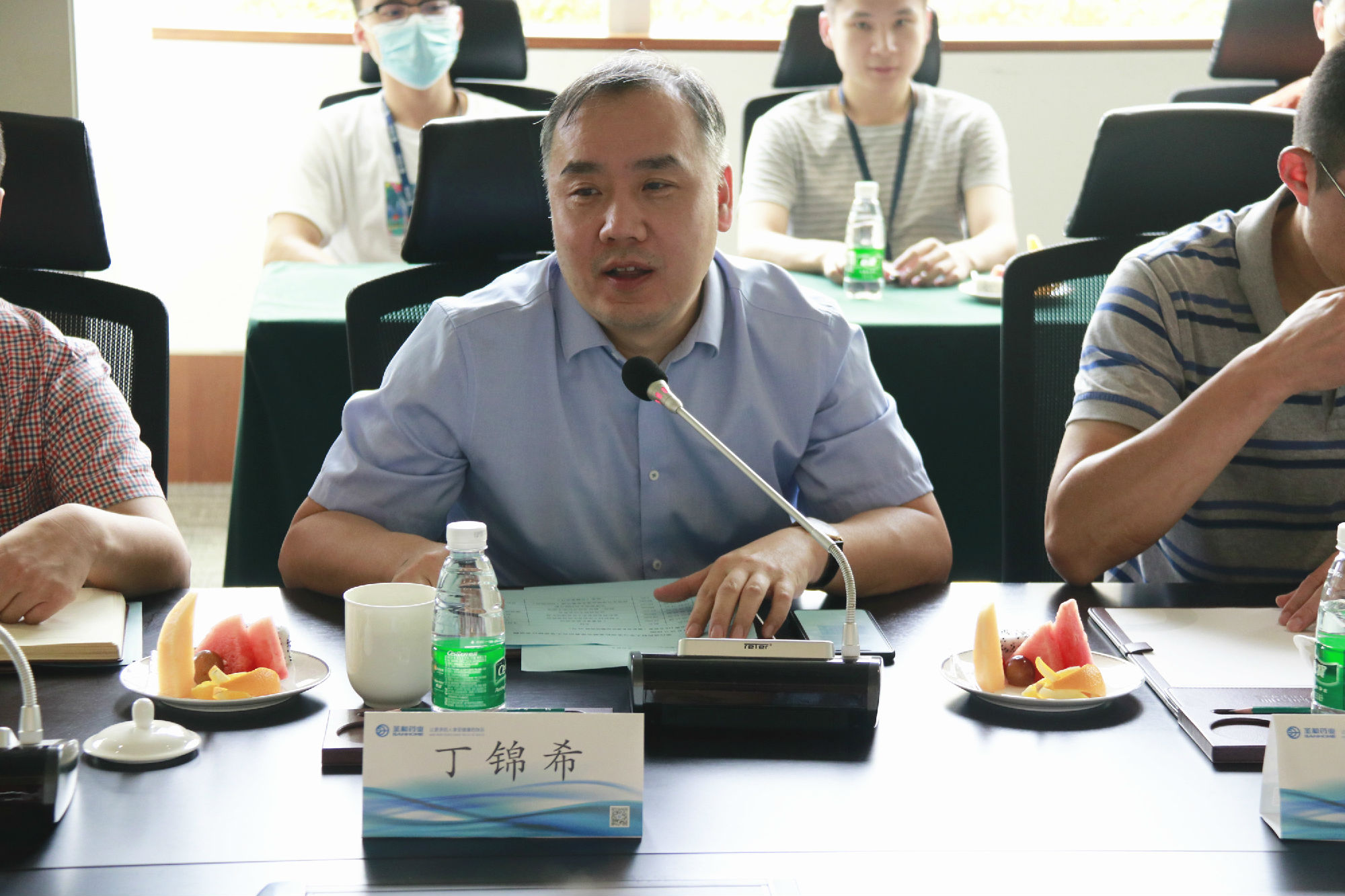 药科大学研究生院常务副院长丁锦希发言.jpg